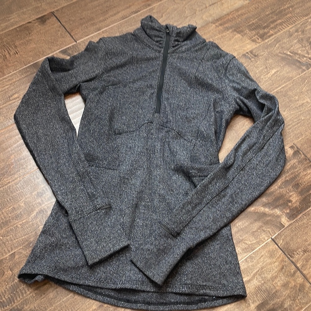 Lululemon size 2 half zip top